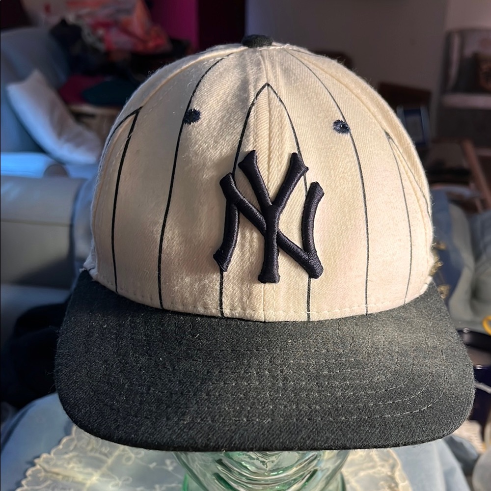 NWOT 🦀Genuine New York Yankees Pinstripe Ball Cap